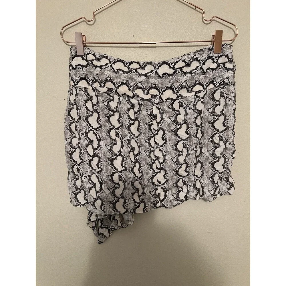 ViX by Paula Hermanny Women  Wrap Skirt Size‎ Large Cover Up Snake Print